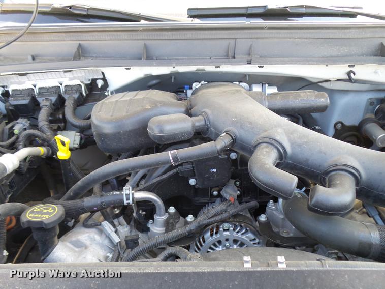 image for item L2687 2015 Ford F450 Super Duty Crew Cab flatbed pickup truck