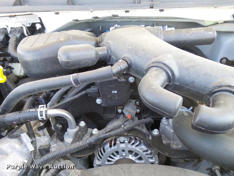 image for item L2687 2015 Ford F450 Super Duty Crew Cab flatbed pickup truck