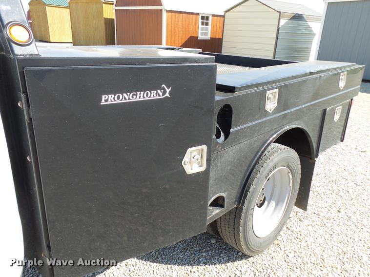 image for item L2687 2015 Ford F450 Super Duty Crew Cab flatbed pickup truck