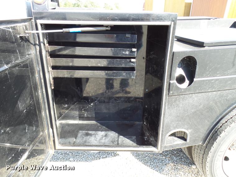 image for item L2687 2015 Ford F450 Super Duty Crew Cab flatbed pickup truck