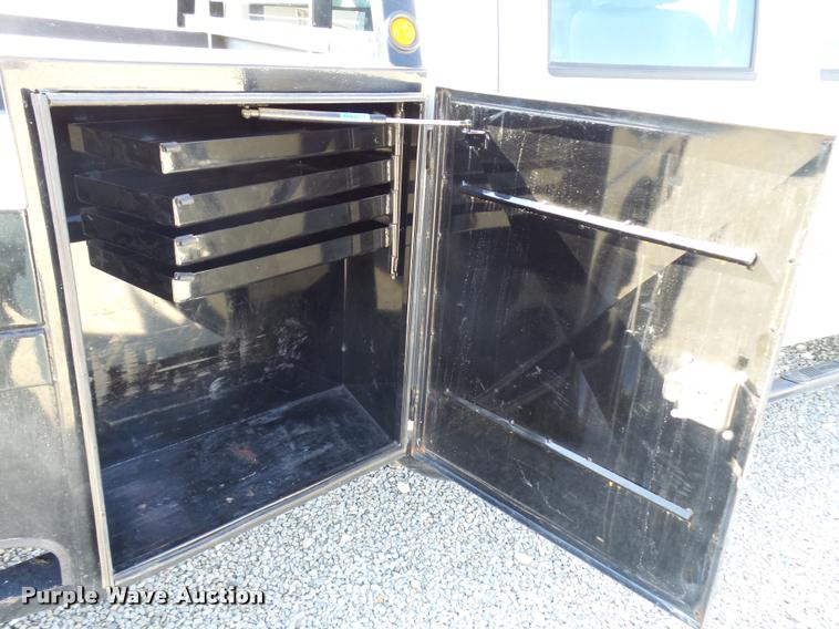 image for item L2687 2015 Ford F450 Super Duty Crew Cab flatbed pickup truck