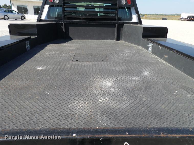 image for item L2687 2015 Ford F450 Super Duty Crew Cab flatbed pickup truck