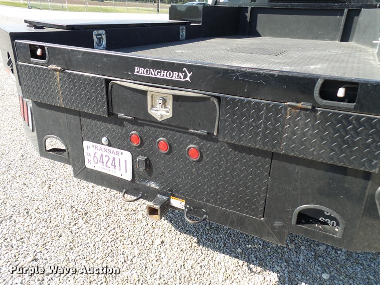 image for item L2687 2015 Ford F450 Super Duty Crew Cab flatbed pickup truck