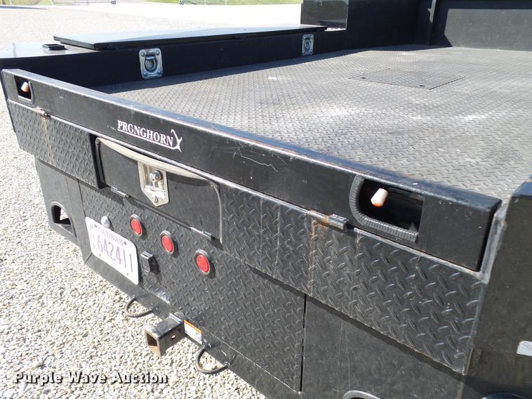 image for item L2687 2015 Ford F450 Super Duty Crew Cab flatbed pickup truck