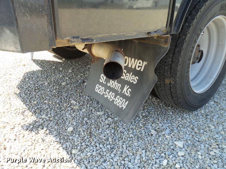 image for item L2687 2015 Ford F450 Super Duty Crew Cab flatbed pickup truck