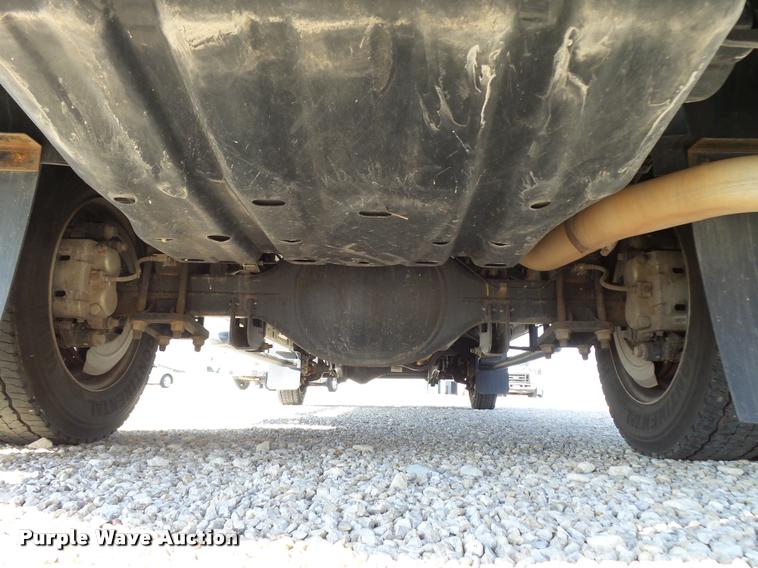 image for item L2687 2015 Ford F450 Super Duty Crew Cab flatbed pickup truck