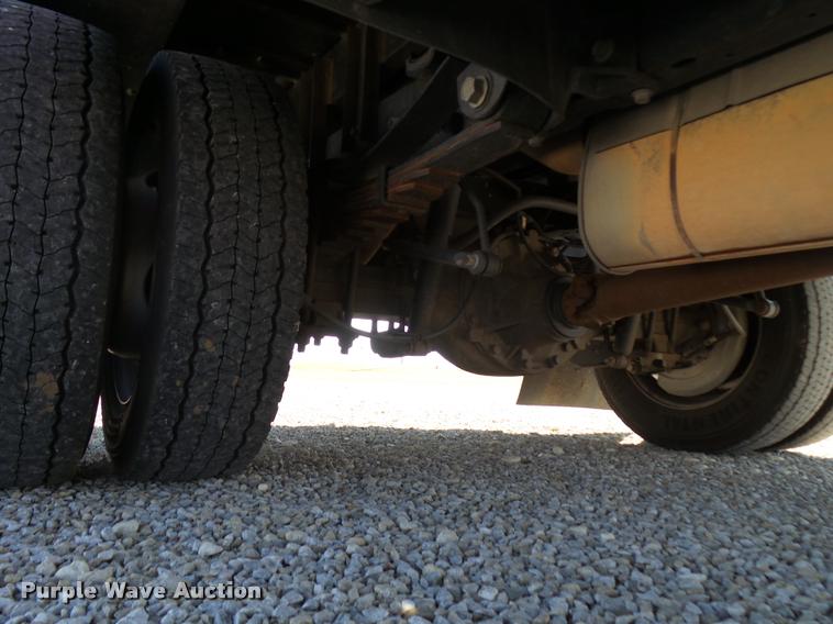 image for item L2687 2015 Ford F450 Super Duty Crew Cab flatbed pickup truck