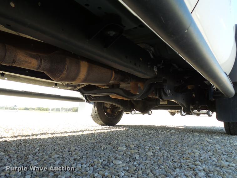 image for item L2687 2015 Ford F450 Super Duty Crew Cab flatbed pickup truck