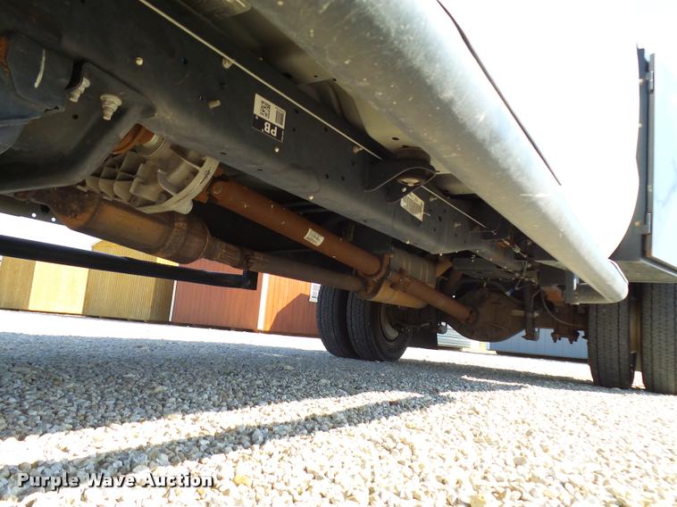 image for item L2687 2015 Ford F450 Super Duty Crew Cab flatbed pickup truck