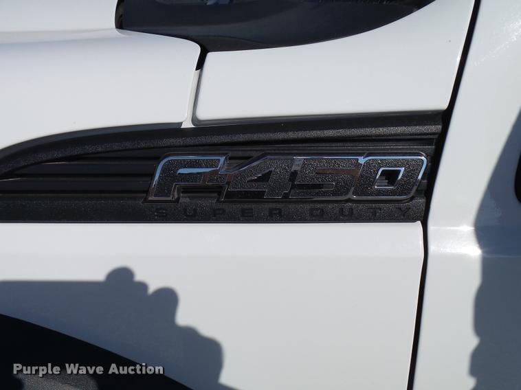 image for item L2687 2015 Ford F450 Super Duty Crew Cab flatbed pickup truck