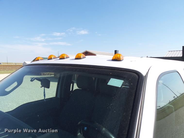 image for item L2687 2015 Ford F450 Super Duty Crew Cab flatbed pickup truck