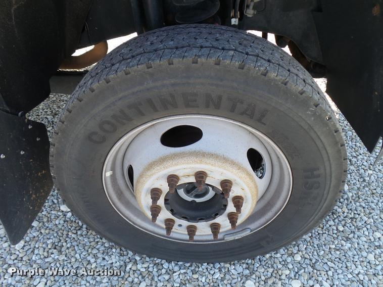 image for item L2687 2015 Ford F450 Super Duty Crew Cab flatbed pickup truck