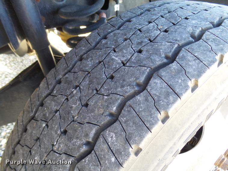 image for item L2687 2015 Ford F450 Super Duty Crew Cab flatbed pickup truck