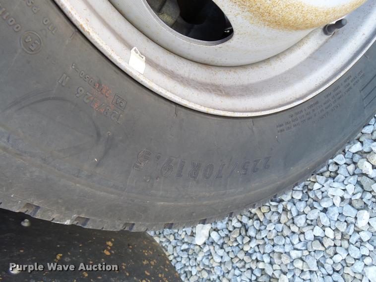 image for item L2687 2015 Ford F450 Super Duty Crew Cab flatbed pickup truck