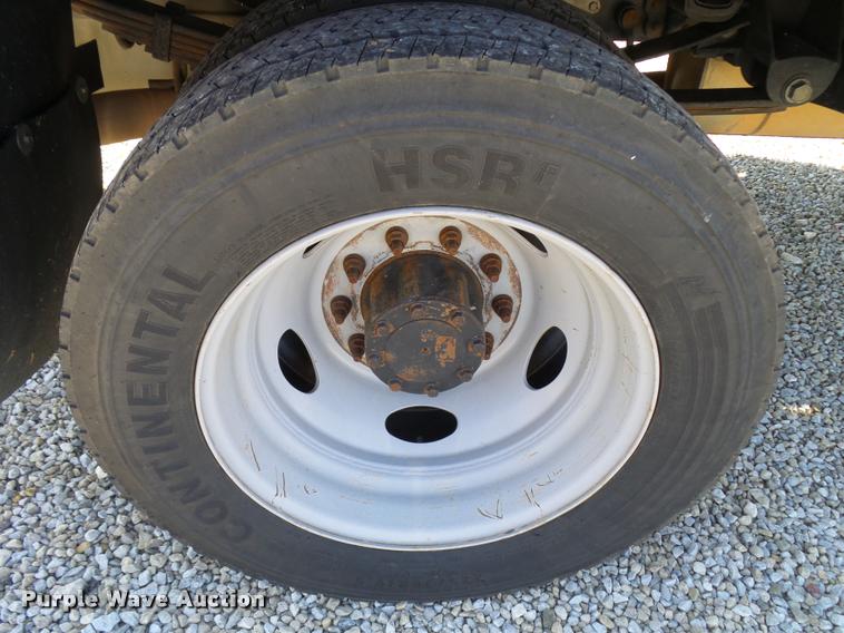 image for item L2687 2015 Ford F450 Super Duty Crew Cab flatbed pickup truck