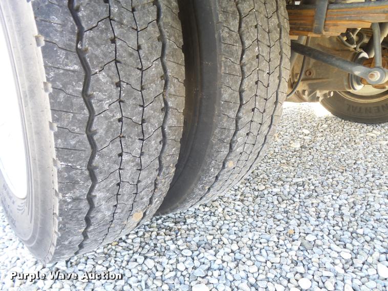 image for item L2687 2015 Ford F450 Super Duty Crew Cab flatbed pickup truck