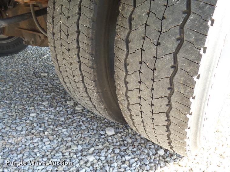 image for item L2687 2015 Ford F450 Super Duty Crew Cab flatbed pickup truck