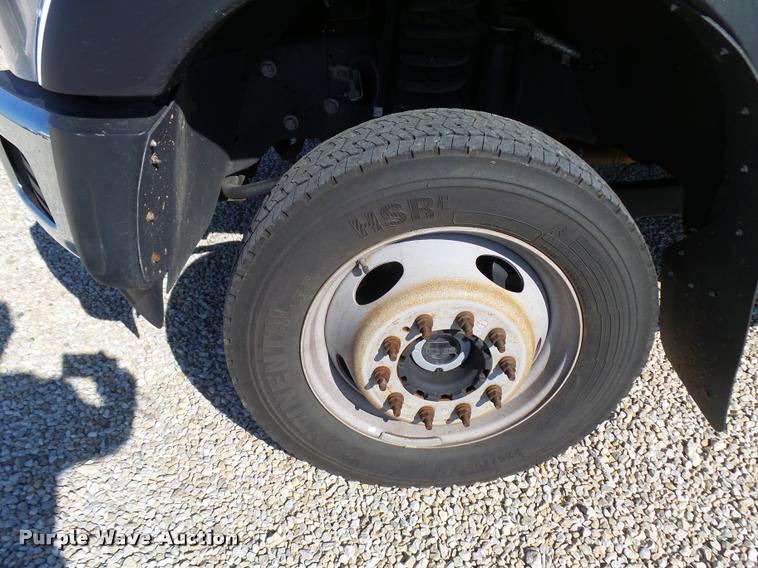 image for item L2687 2015 Ford F450 Super Duty Crew Cab flatbed pickup truck