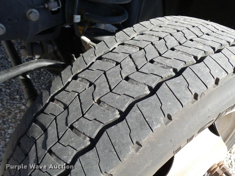 image for item L2687 2015 Ford F450 Super Duty Crew Cab flatbed pickup truck