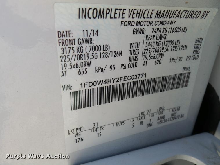 image for item L2687 2015 Ford F450 Super Duty Crew Cab flatbed pickup truck