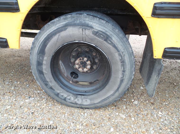 image for item L3578 2006 International CE200 school bus