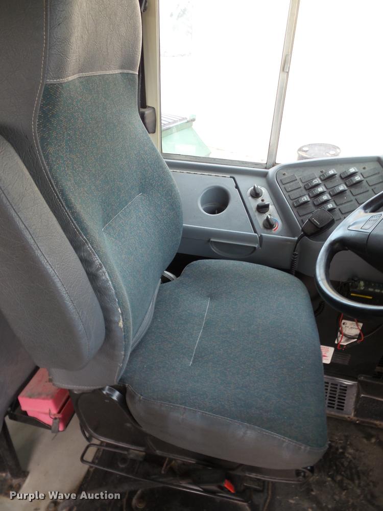 image for item L3578 2006 International CE200 school bus