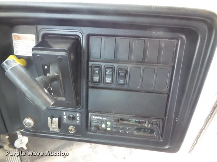 image for item L3578 2006 International CE200 school bus