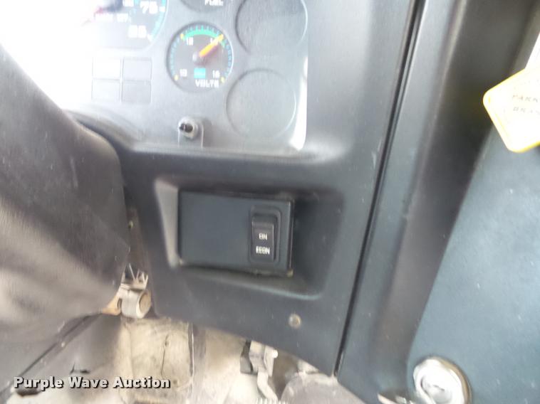 image for item L3578 2006 International CE200 school bus