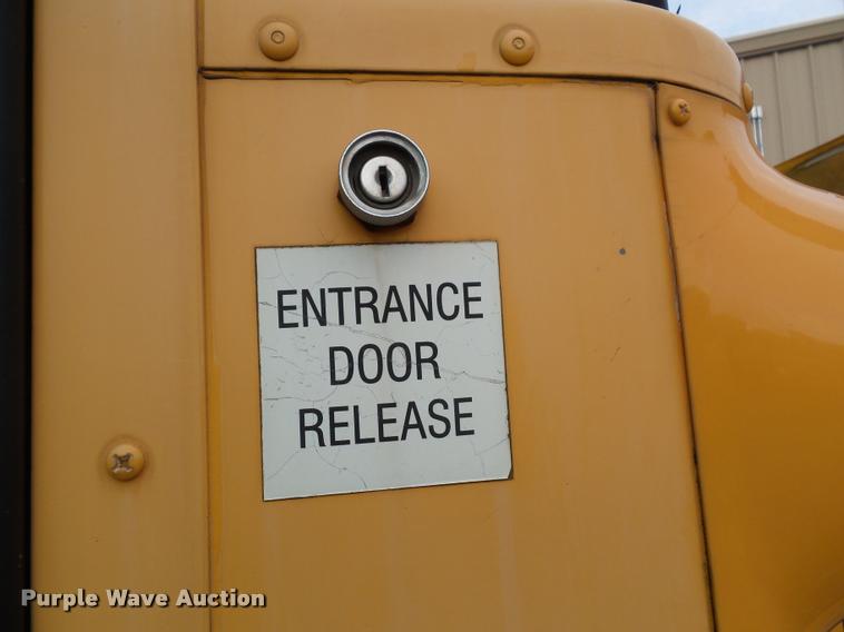 image for item L3578 2006 International CE200 school bus