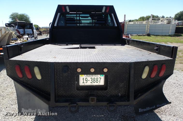 image for item L4053 2006 Ford F350 Super Duty XL pickup truck cab and chassis