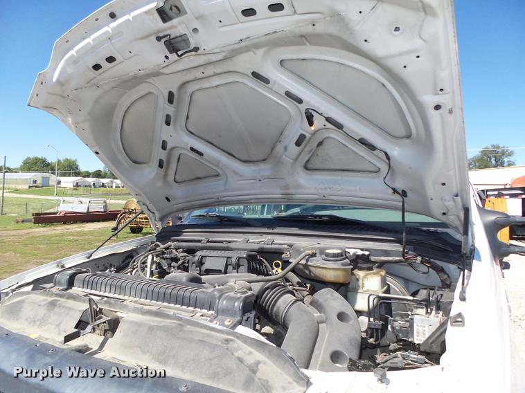 image for item L4053 2006 Ford F350 Super Duty XL pickup truck cab and chassis