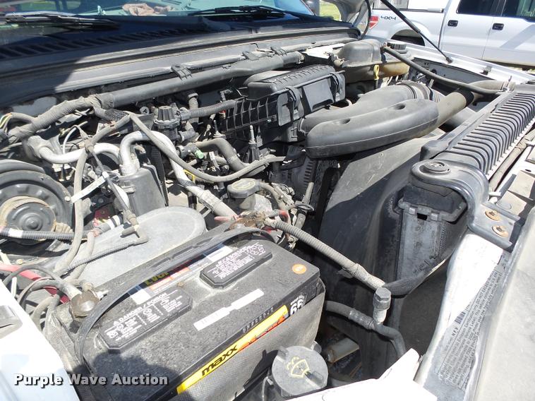 image for item L4053 2006 Ford F350 Super Duty XL pickup truck cab and chassis