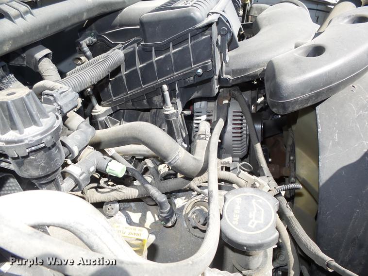 image for item L4053 2006 Ford F350 Super Duty XL pickup truck cab and chassis