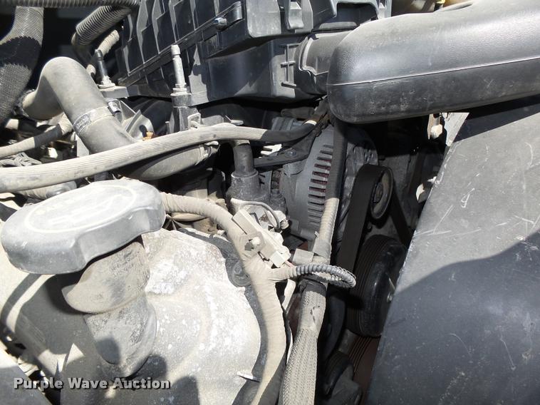 image for item L4053 2006 Ford F350 Super Duty XL pickup truck cab and chassis