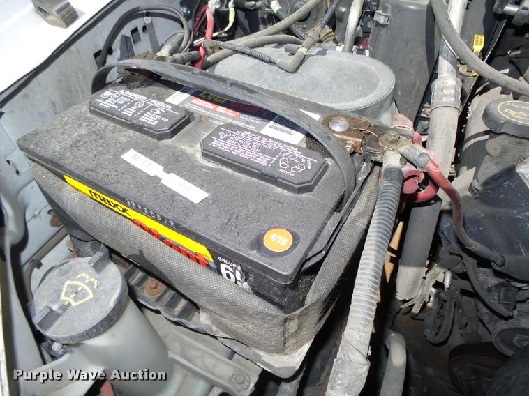 image for item L4053 2006 Ford F350 Super Duty XL pickup truck cab and chassis