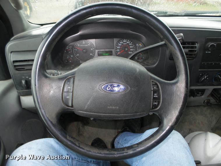 image for item L4053 2006 Ford F350 Super Duty XL pickup truck cab and chassis