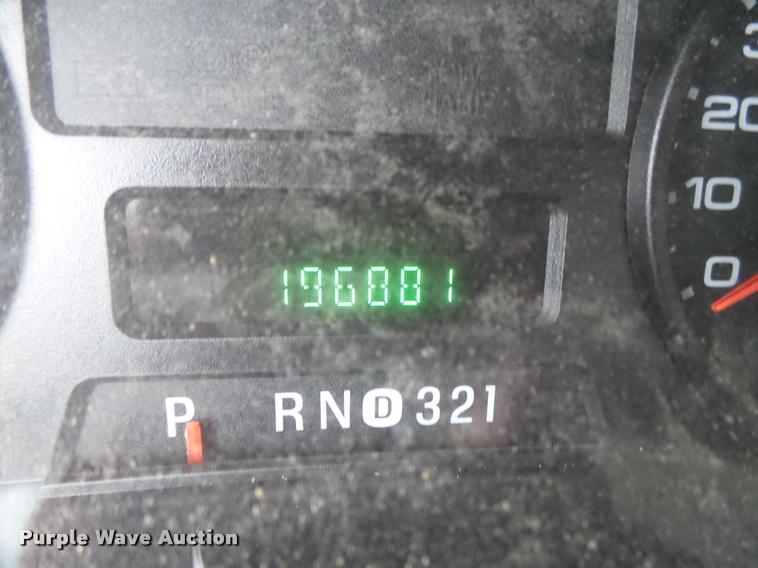 image for item L4053 2006 Ford F350 Super Duty XL pickup truck cab and chassis