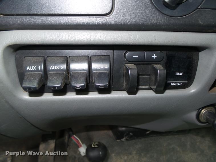 image for item L4053 2006 Ford F350 Super Duty XL pickup truck cab and chassis