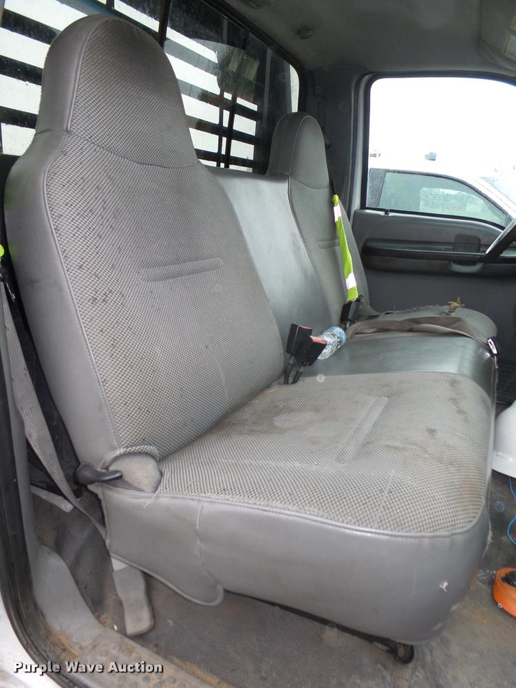 image for item L4053 2006 Ford F350 Super Duty XL pickup truck cab and chassis