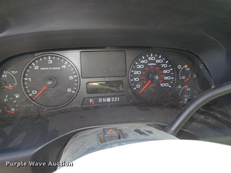 image for item L4053 2006 Ford F350 Super Duty XL pickup truck cab and chassis