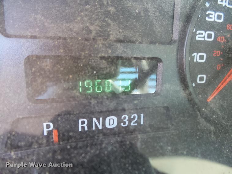 image for item L4053 2006 Ford F350 Super Duty XL pickup truck cab and chassis