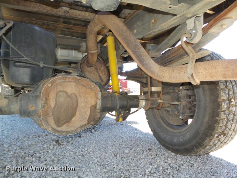 image for item L4053 2006 Ford F350 Super Duty XL pickup truck cab and chassis