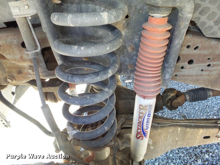 image for item L4053 2006 Ford F350 Super Duty XL pickup truck cab and chassis