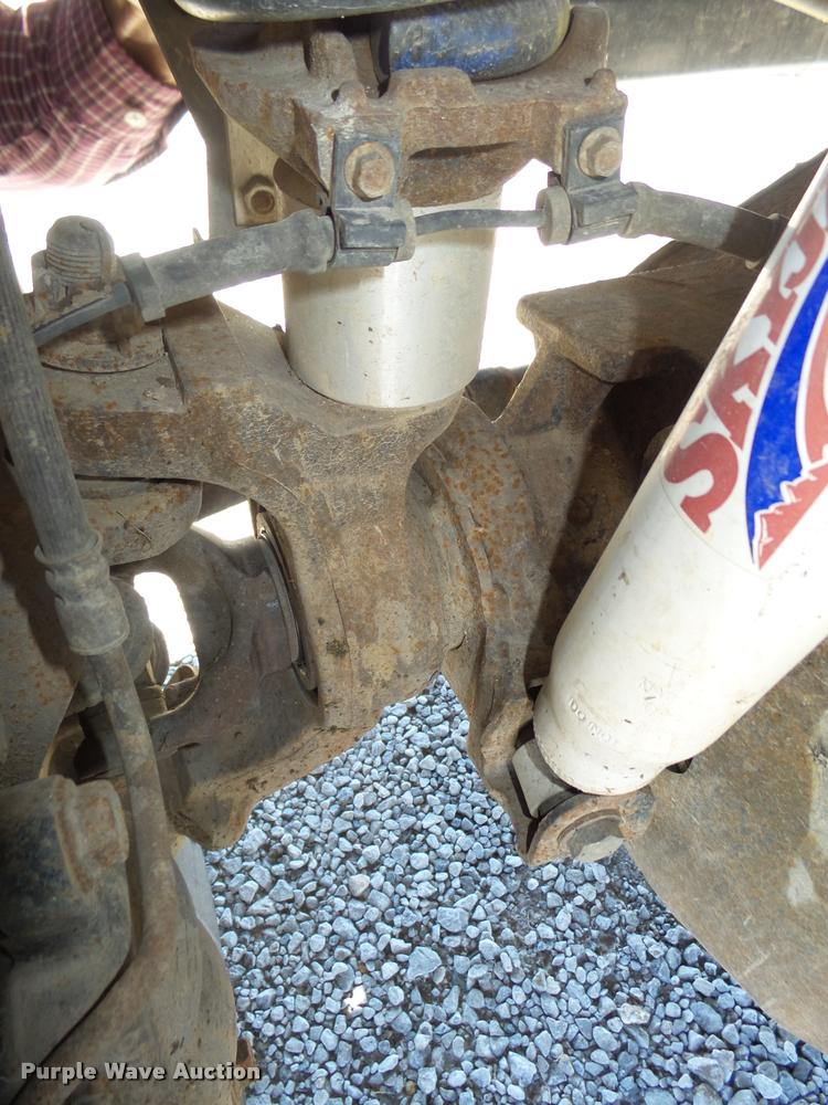 image for item L4053 2006 Ford F350 Super Duty XL pickup truck cab and chassis