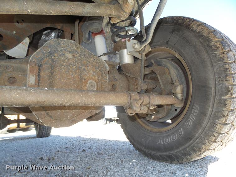 image for item L4053 2006 Ford F350 Super Duty XL pickup truck cab and chassis