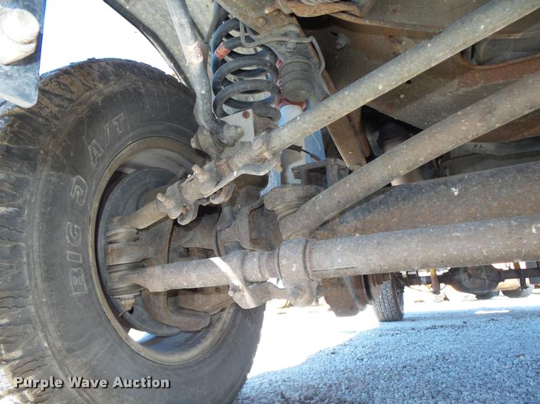 image for item L4053 2006 Ford F350 Super Duty XL pickup truck cab and chassis