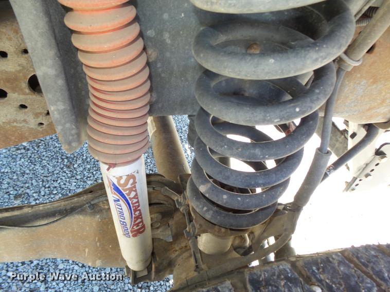 image for item L4053 2006 Ford F350 Super Duty XL pickup truck cab and chassis