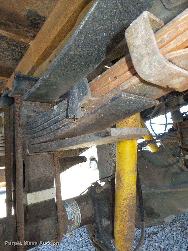 image for item L4053 2006 Ford F350 Super Duty XL pickup truck cab and chassis