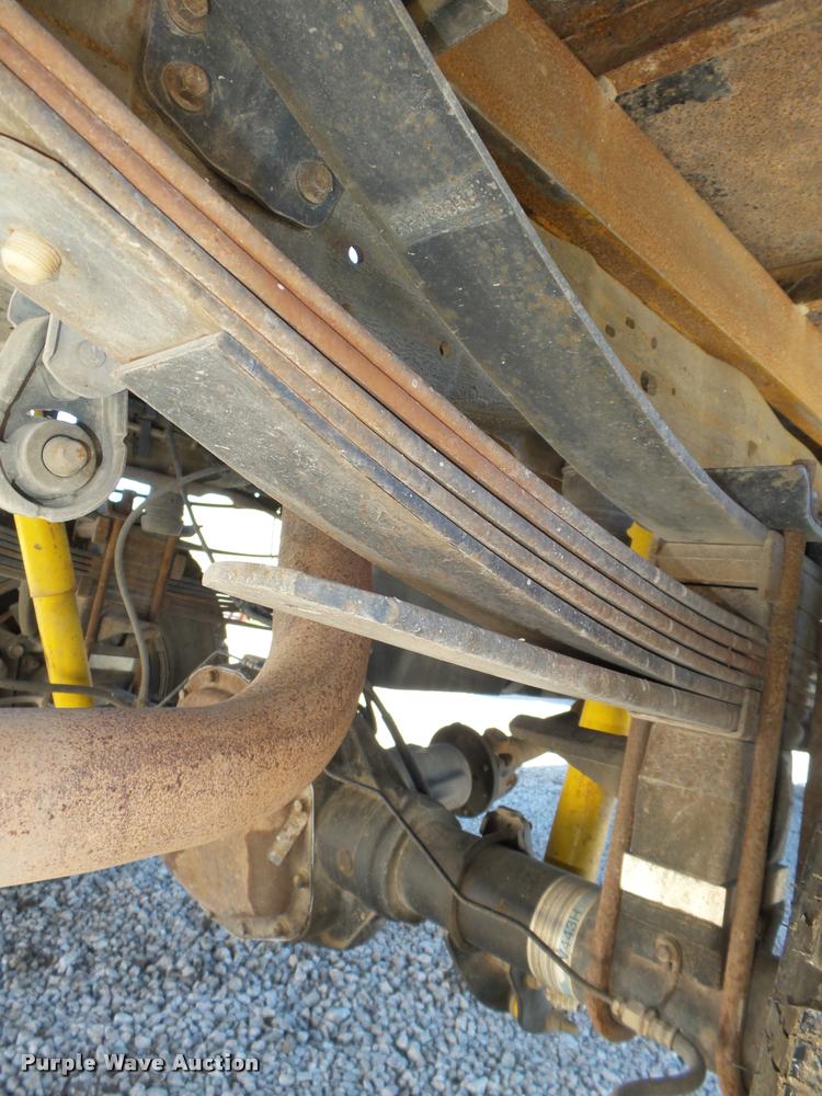 image for item L4053 2006 Ford F350 Super Duty XL pickup truck cab and chassis