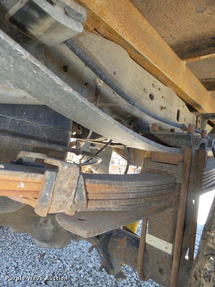 image for item L4053 2006 Ford F350 Super Duty XL pickup truck cab and chassis